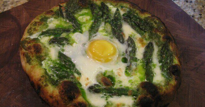 pesto asparagus egg pizza