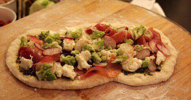 prosciutto-and-radish-pizza