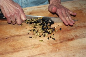 Olive chopping (640x427)