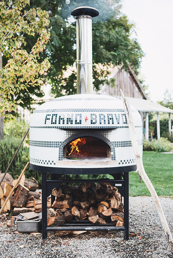 Outdoor Wood-fired Cooking - Center Stove & Fireplace