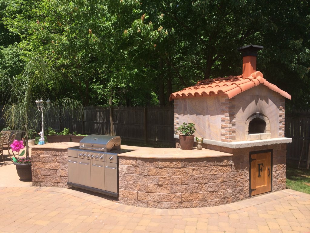 Pompeii42 outdoor kitchen with pizza oven and grill Forno Bravo