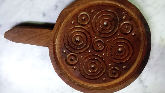 Circular wooden bread mold with handle