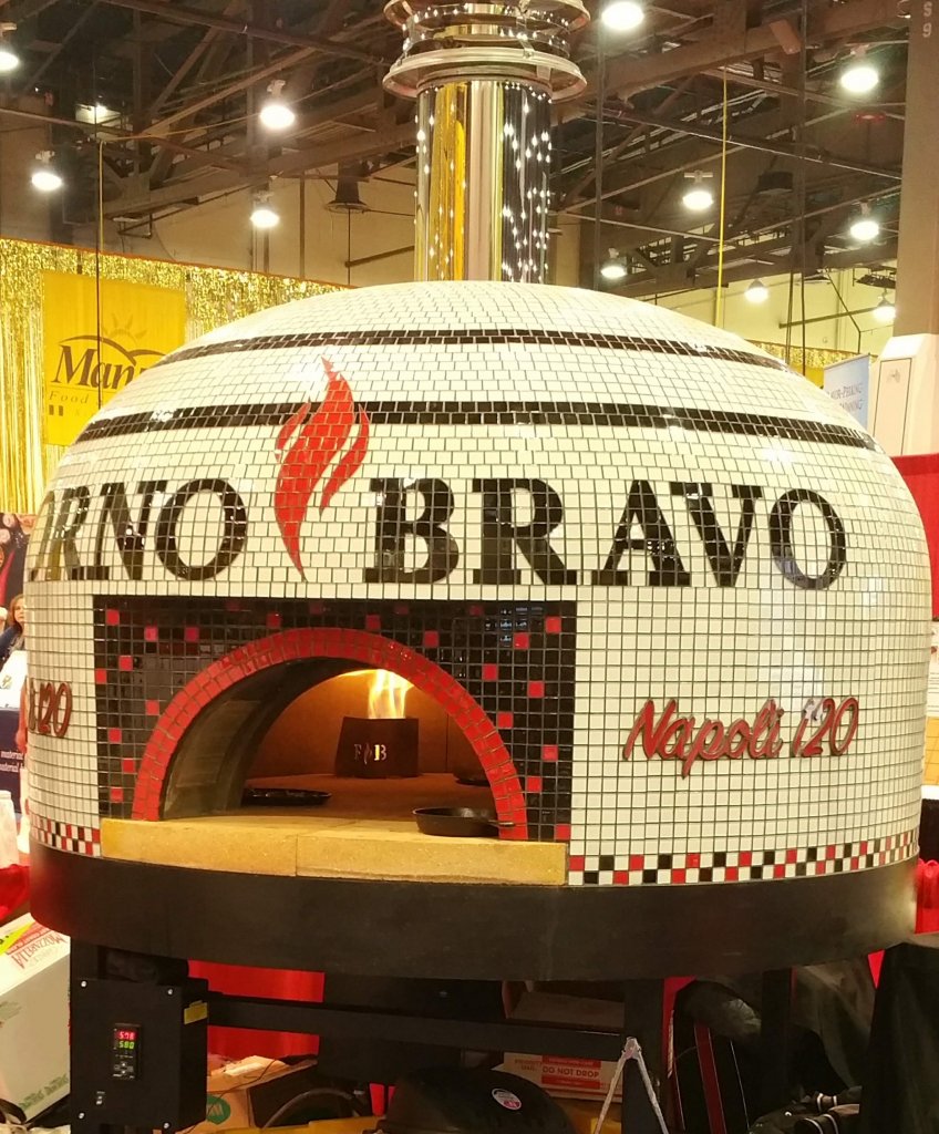 Pizza oven with gas flame