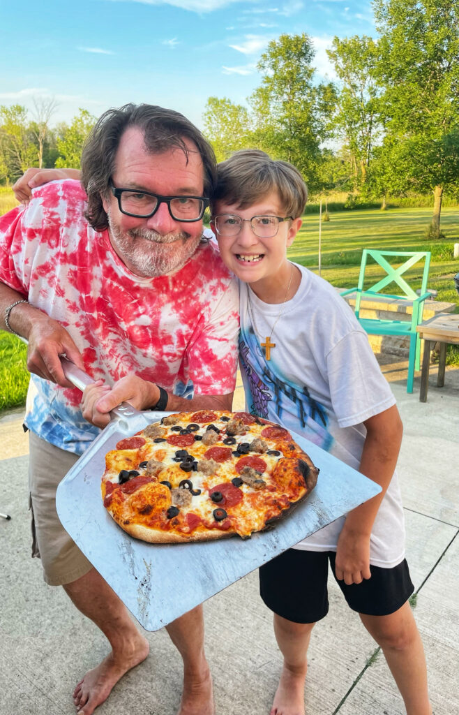 son-dad-pizza on peel