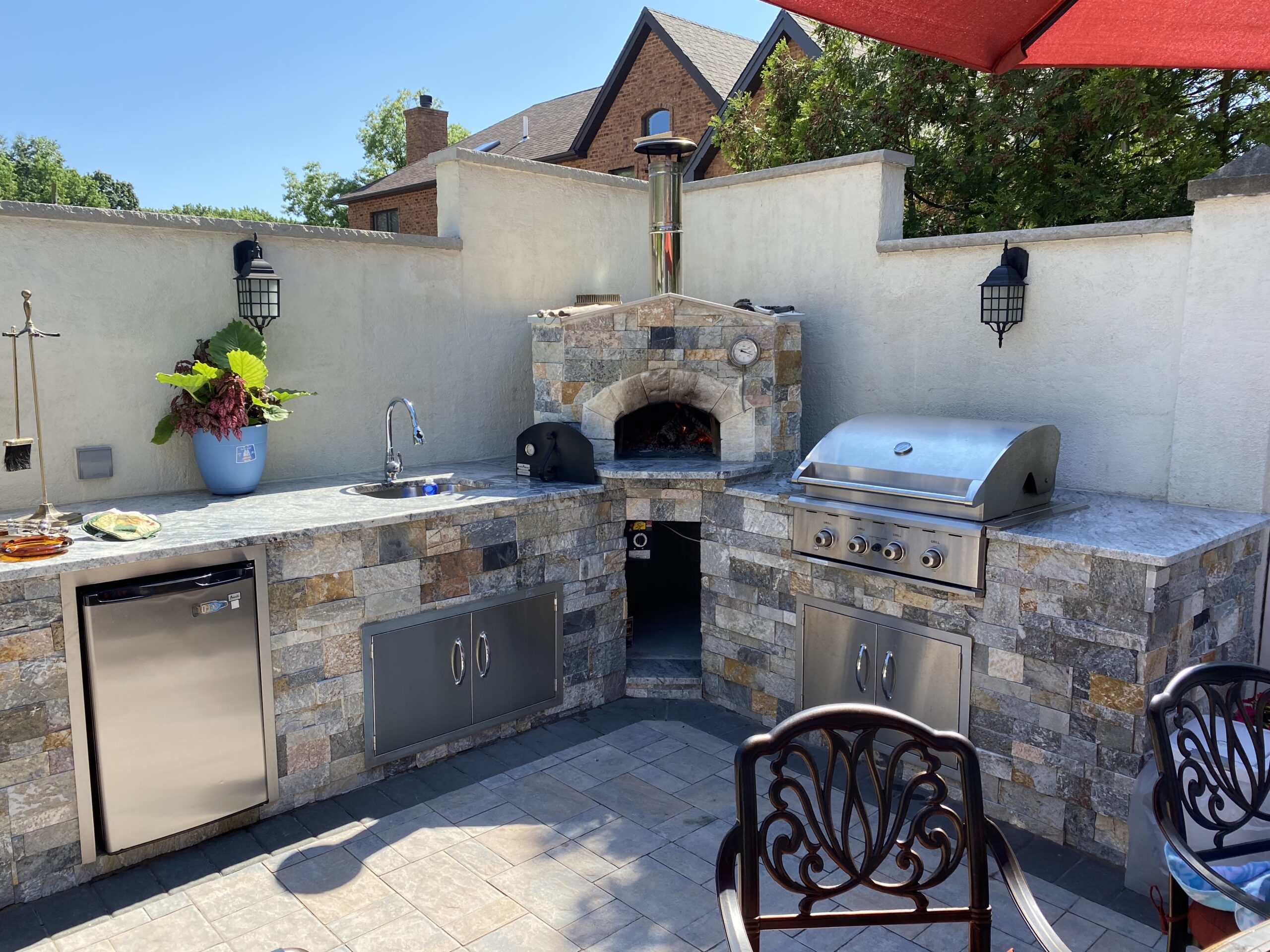 Outdoor Kitchen With Stove: Excellent Oven and Stovetop Options Plus 4  Inspiring Ideas