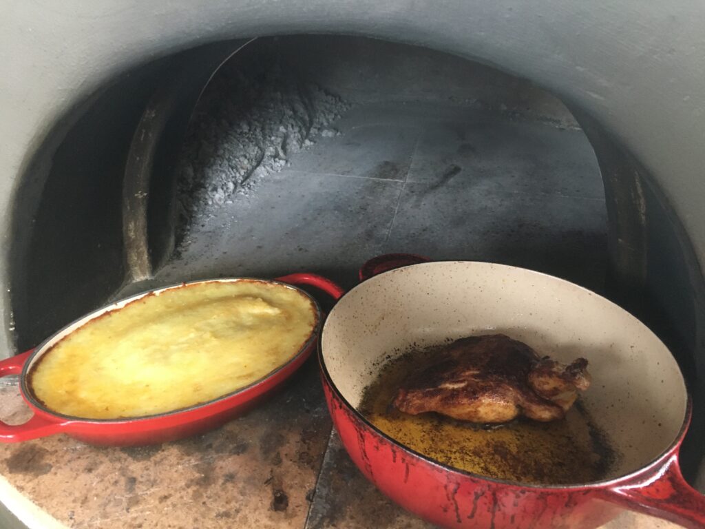 Side dish pan of potato-dutch oven of chicken