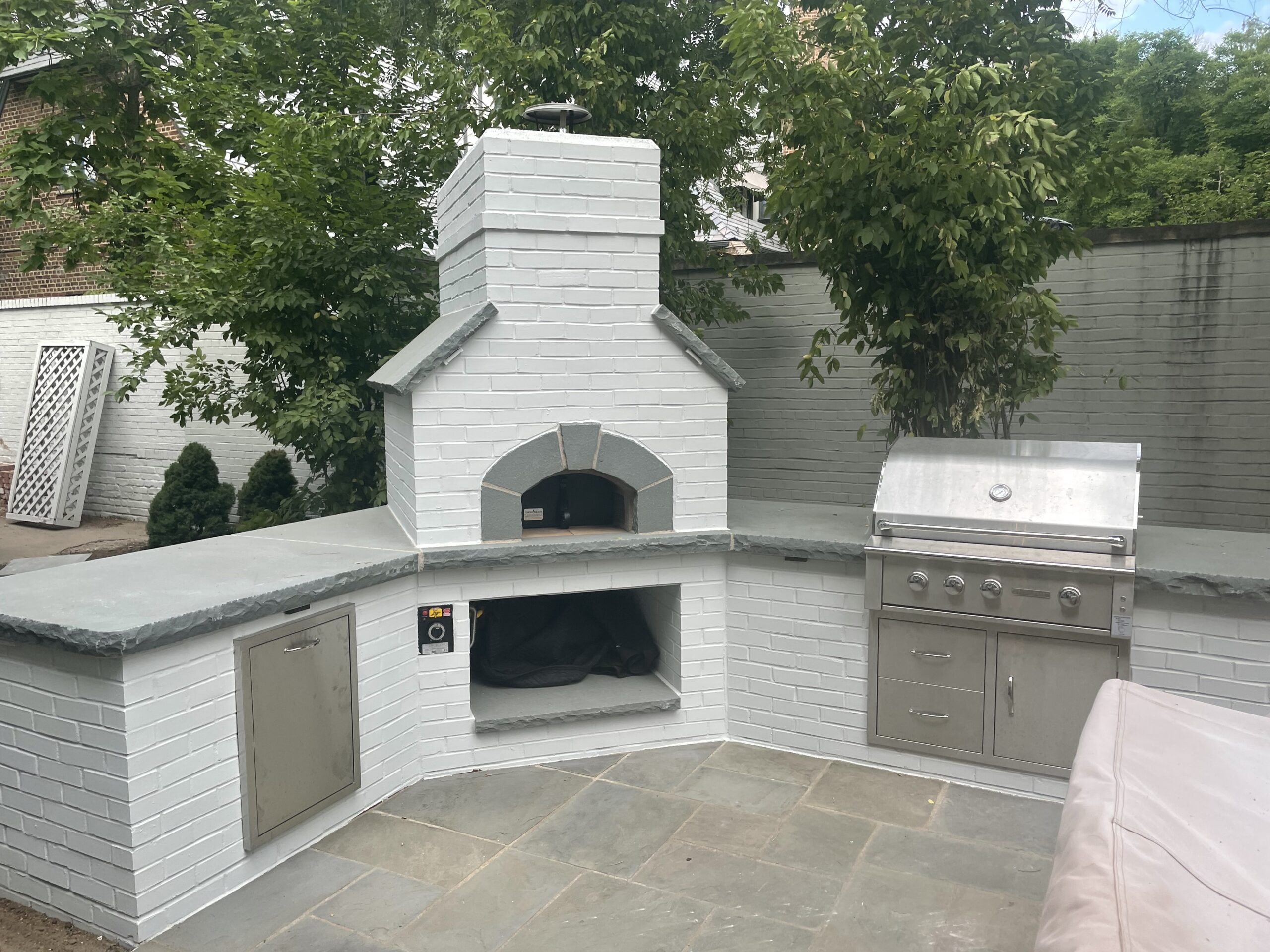 Casa90 Gas Custom Grey Painted Brick Slate Counter And Accents 2 ...