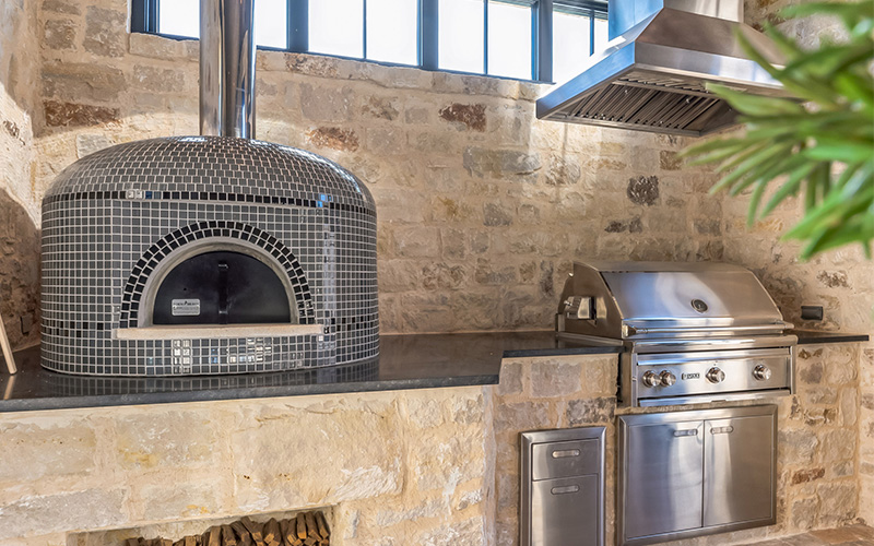 Contrasting color on a Forno Bravo Oven 