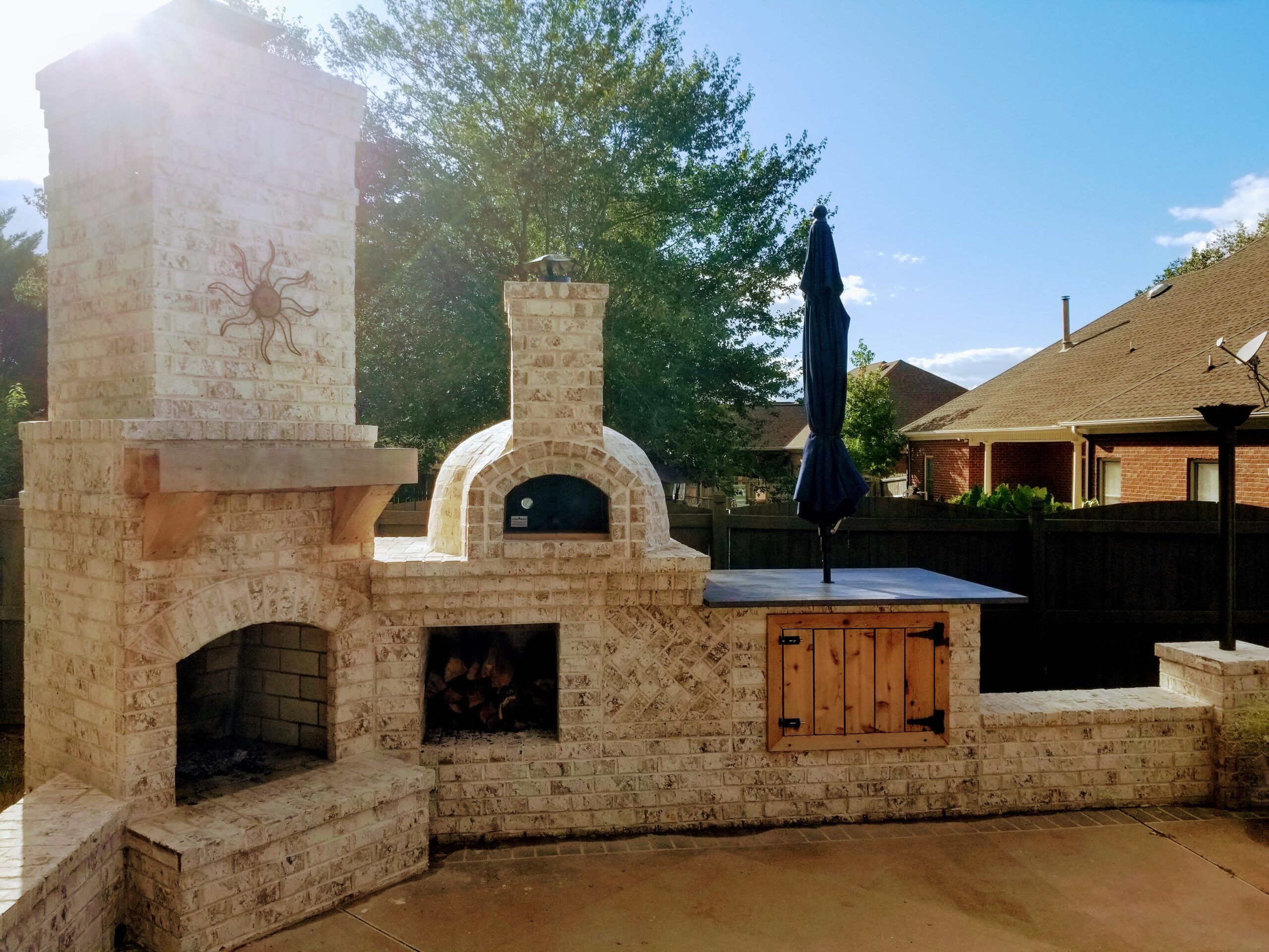 Contrasting colors on a Forno Bravo ovens 